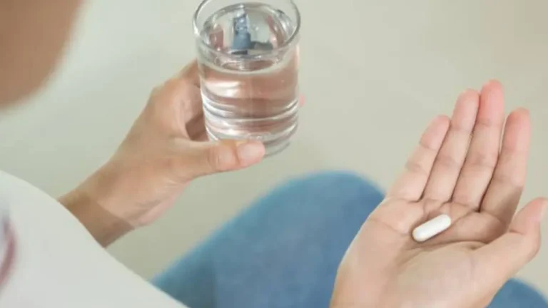 Bilinçsiz ilaç kullanımı risk oluşturuyor: Aç karnına alınan haplara dikkat