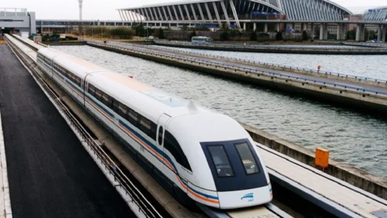 Çin’den Küresel Ulaşımda Gövde Gösterisi: Dünyanın En Hızlı Ticari Treni Uçaklara Meydan Okuyor